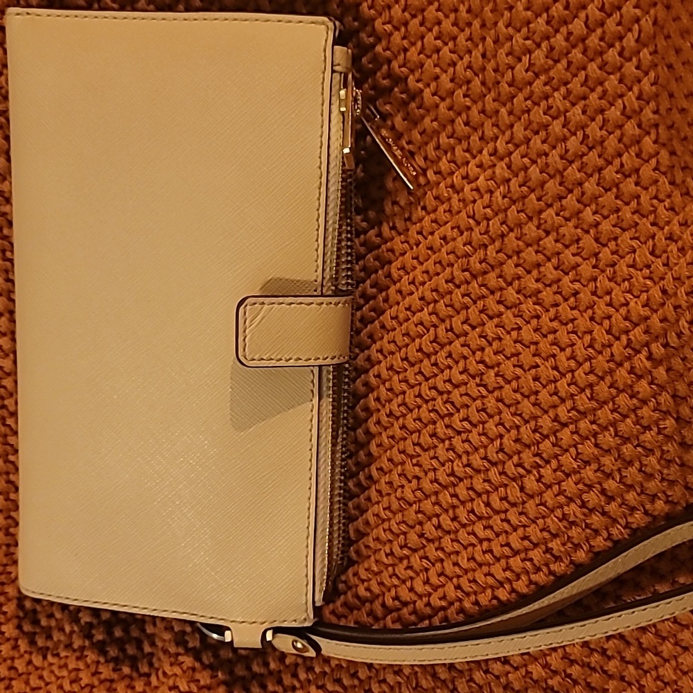 Michael Kors wallet/wristlet - Picture 5 of 5